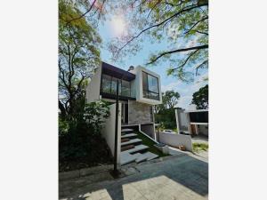 Casa en venta en Lomas de Atzingo, Cuernavaca, Morelos Casa en venta en Lomas de Atzingo, Cuernavaca, Morelos