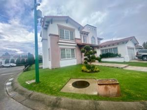 Casa en renta en Club de Golf los Encinos, Lerma, México