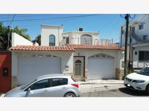 Casa en venta en El Lago, Tijuana, Baja California