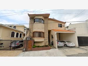 Casa en venta en Las Torres, Monterrey, Nuevo León