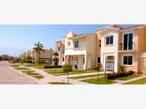 Casa en venta en Paseo Los Olivos, Mazatlán, Sinaloa