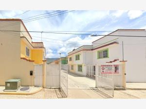 Casa en remate en Ampliación Indeco, Santa Cruz Xoxocotlán, Oaxaca