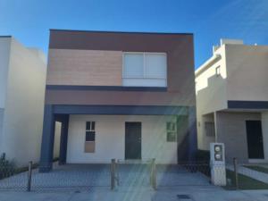 Casa en venta en Triana, Saltillo, Coahuila de Zaragoza Casa en venta en Triana, Saltillo, Coahuila de Zaragoza