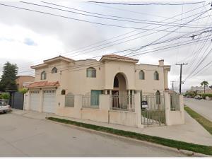 Casa en venta en Maestros Universitarios, Tijuana, Baja California