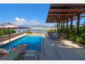 Casa con Alberca y Vista a la Bahía de Acapulco