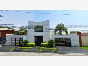 Casa en venta en Valle de Santa Engracia, San Pedro Garza García, Nuevo León Casa en venta en Valle de Santa Engracia, San Pedro Garza García, Nuevo León
