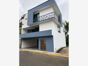 Casa en venta en Morada del Quetzal (Tres Pasos), Emiliano Zapata, Veracruz de Ignacio de la Llave Casa en venta en Morada del Quetzal (Tres Pasos), Emiliano Zapata, Veracruz de Ignacio de la Llave