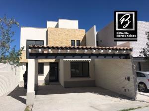 Casa en venta en El Mayorazgo, El Marqués, Querétaro