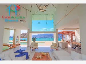 Espectacular casa con 6 recámaras, terraza con alberca, jacuzzi y vista al mar