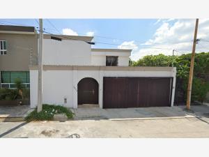 Casa en venta en Villa los Pinos, Monterrey, Nuevo León