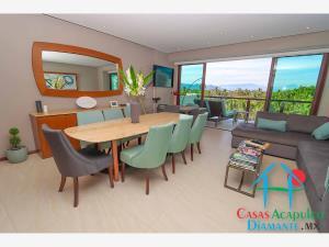 Departamento en renta vacacional, en condominio de playa. Terraza con vista a las albercas