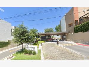 Casa en remate en Los Olmos, San Pedro Garza García, Nuevo León