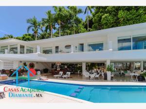 Casa en renta vacacional con alberca privada y espectacular vista a la bahía de Acapulco