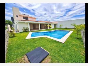 Casa en venta en Club de Golf Santa Fe, Xochitepec, Morelos