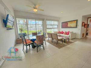 Relájate en Mayan Lakes: Con terraza y ambiente ideal para vacacionar en Acapulco