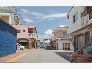Casa en venta en La Peñita de Jaltemba Centro, Compostela, Nayarit