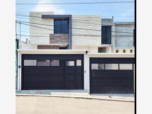 Se Vende Casa muy cerca de plaza Americas. col, Villa Rica