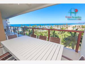 Departamento de playa en renta vacacional con terraza y vista al mar. En la mejor zona de Acapulco