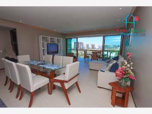 Depa en renta vacacional con 2 recámaras. Terraza con vista a las albercas