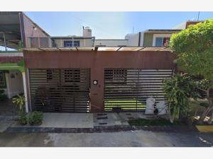 Casa en venta en Blancas Mariposas, Centro, Tabasco