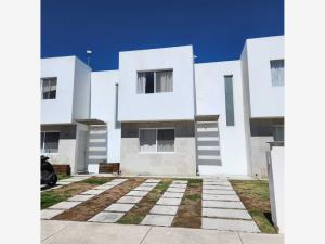Casa en renta en Paseos del Bosque, Corregidora, Querétaro