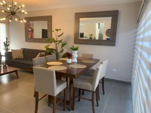 Renta de casa en San Luis Potosí, Residencial la Cantera, con 4 recámaras y alberca