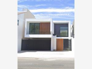 Casa en venta en Jardines de Chapultepec, Tijuana, Baja California