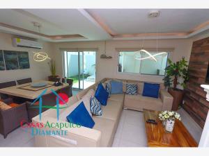 Casa con 3 terrazas y roof garden