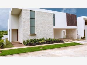 Casa en venta en Yucatán Country Club, Mérida, Yucatán Casa en venta en Yucatán Country Club, Mérida, Yucatán
