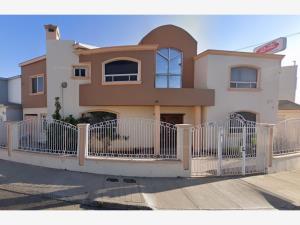 Casa en venta en Loma Dorada, Ensenada, Baja California