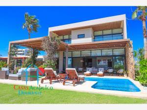 Lujosa casa en renta vacacional con 5 recámaras, alberca y jardín Lujosa casa en renta vacacional con 5 recámaras, alberca y jardín