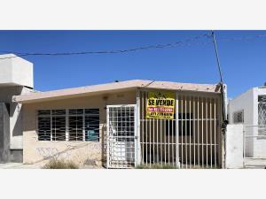 Casa en venta en Torreón Centro con excelente ubicación, para uso comercial y de servicios.
