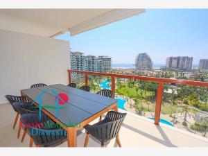 Departamento en renta mensual y vacacional con 3 recámaras y terraza con vista a las albercas