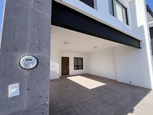 Estrena casa en Zona norte sector viñedos semi equipada