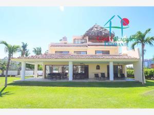 Casa con 5 recámaras, roof garden con jacuzzi y palapa