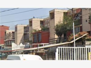 Departamento en remate en Jardines de la Cañada, Tultitlán, México