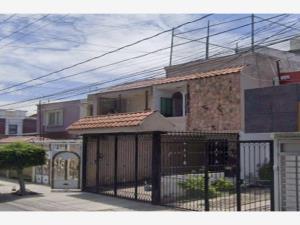 Casa en venta en Parques Del Nilo, Guadalajara, Jalisco Casa en venta en Parques Del Nilo, Guadalajara, Jalisco