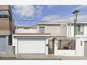 Casa en venta en Las Palmas, Tijuana, Baja California
