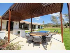 Casa en venta en Valle de Bravo, Valle de Bravo, México