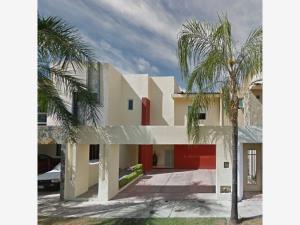 Casa en remate en Residencial Fluvial Vallarta, Puerto Vallarta, Jalisco