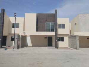 Casa en Venta libre de gravamen. 
Cedros 2.  Gomez Palacio. 
Ejerce tu cedito.