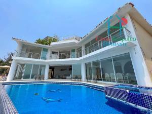 Casa en renta vacacional con 4 recámaras, alberca privada con jacuzzi y espectacular vista al mar