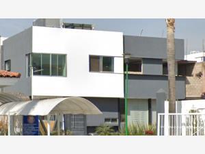 Casa en venta en Real de Valdepeñas, Zapopan, Jalisco Casa en venta en Real de Valdepeñas, Zapopan, Jalisco