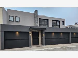Casa en venta en Paseos del Bosque, Naucalpan de Juárez, México