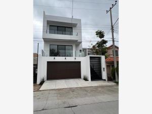 Casa en venta en Jardines de Chapultepec, Tijuana, Baja California