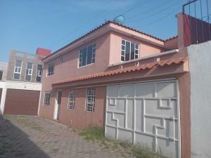 Casa en venta en Capultitlán Centro, Toluca, México