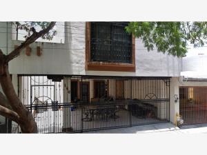 Casa en venta en Valle del Contry, Guadalupe, Nuevo León Casa en venta en Valle del Contry, Guadalupe, Nuevo León