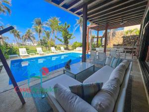 Vive la exclusividad de Tres Vidas. Hermosa casa en renta vacacional con alberca y jardín privado