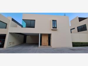 Casa en venta en Santa Ana Tlapaltitlan, Toluca, México