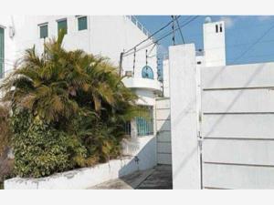 Casa en remate en Lomas del Manantial, Xochitepec, Morelos